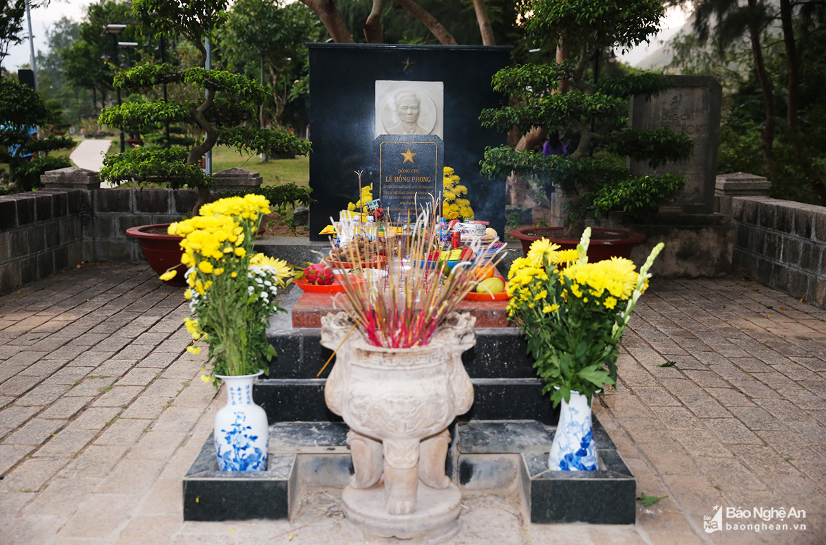 Mộ Tổng Bí Thư Lê Hồng Phong Mộ Tổng Bí Thư Lê Hồng Phong