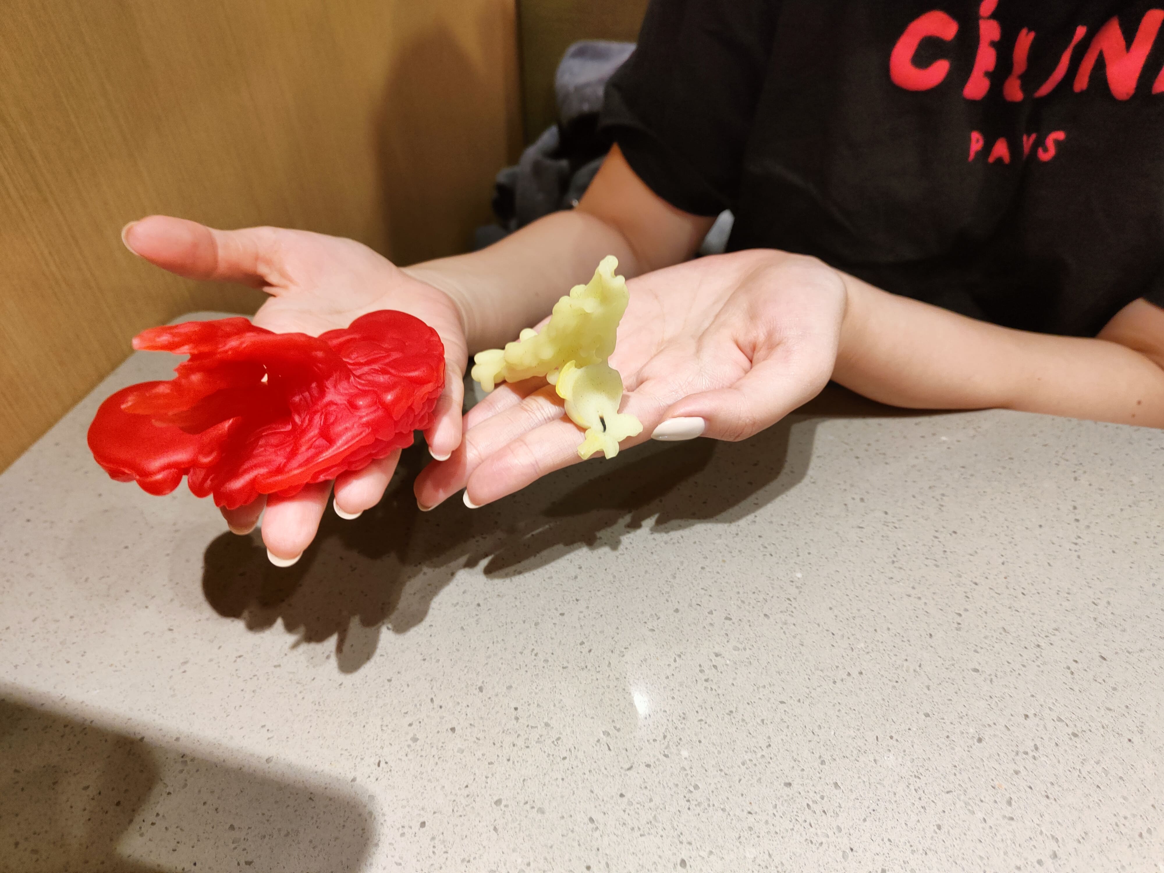 Khách cảm nhận năng lượng rồng ở 2 tay Khách cảm nhận năng lượng rồng ở 2 tay