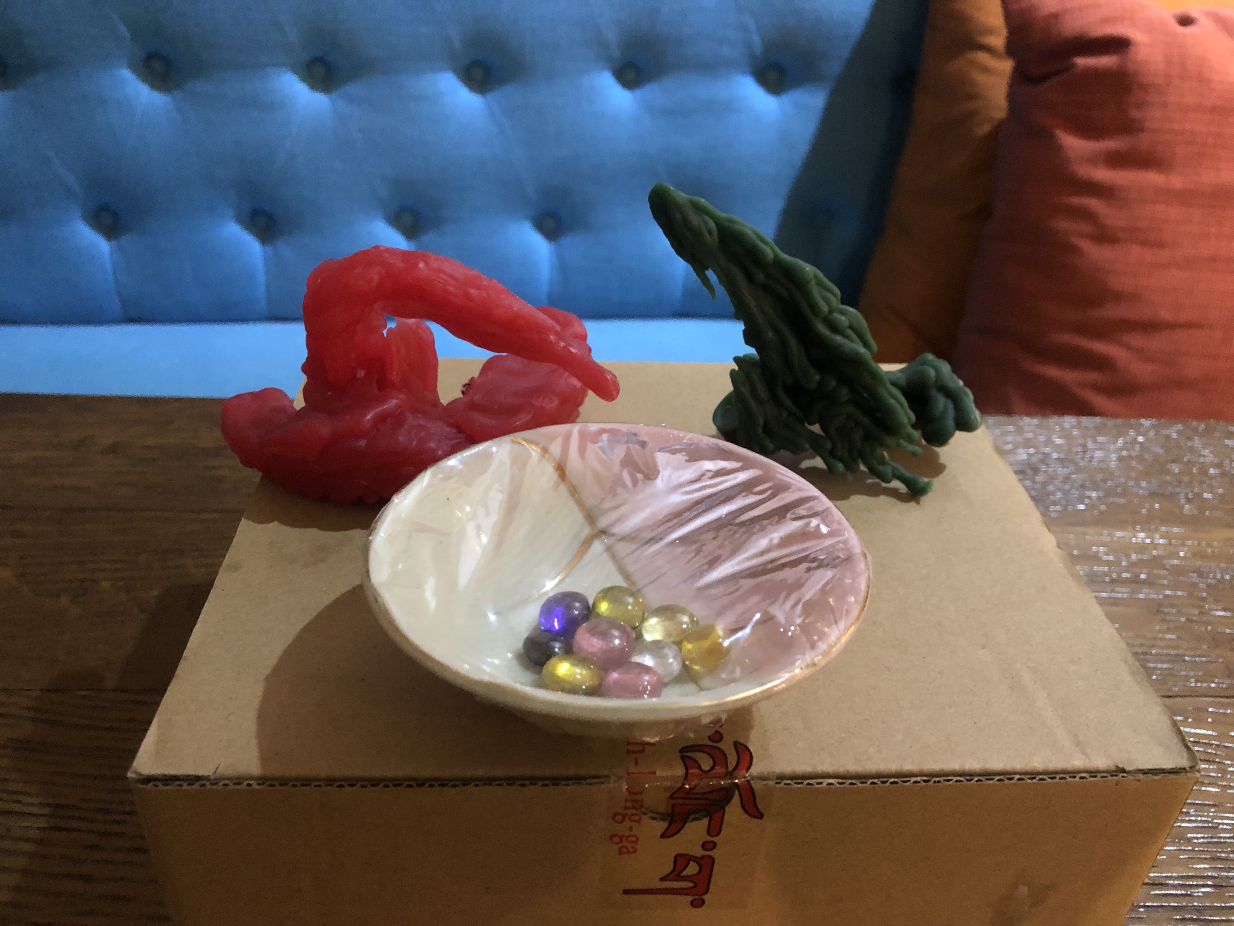 Nến Naga với hình dạng rất sống động như thật Nến Naga với hình dạng rất sống động như thật