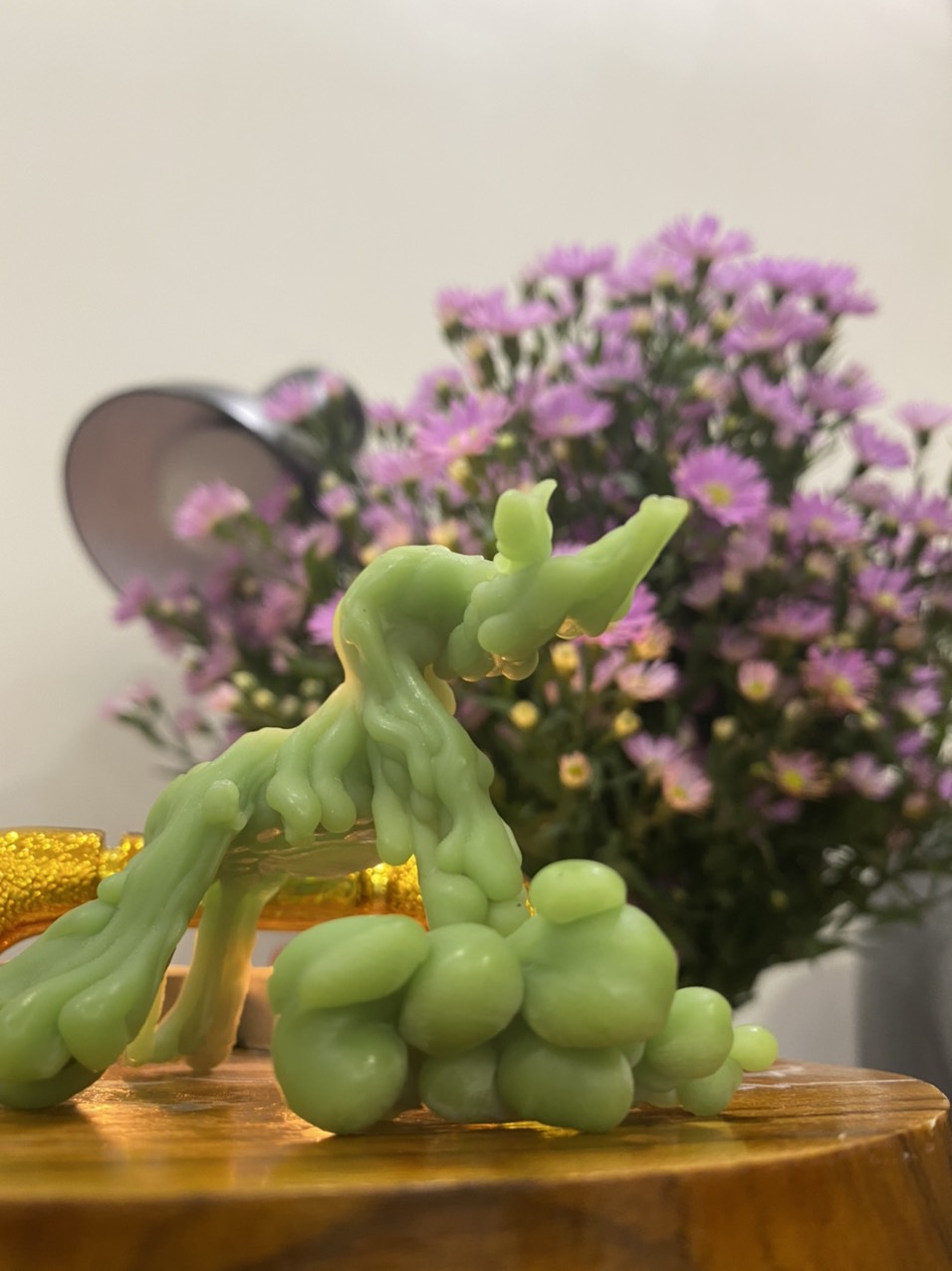 Nến rồng hiên ngang mạnh mẽ như bò tót Nến rồng hiên ngang mạnh mẽ như bò tót