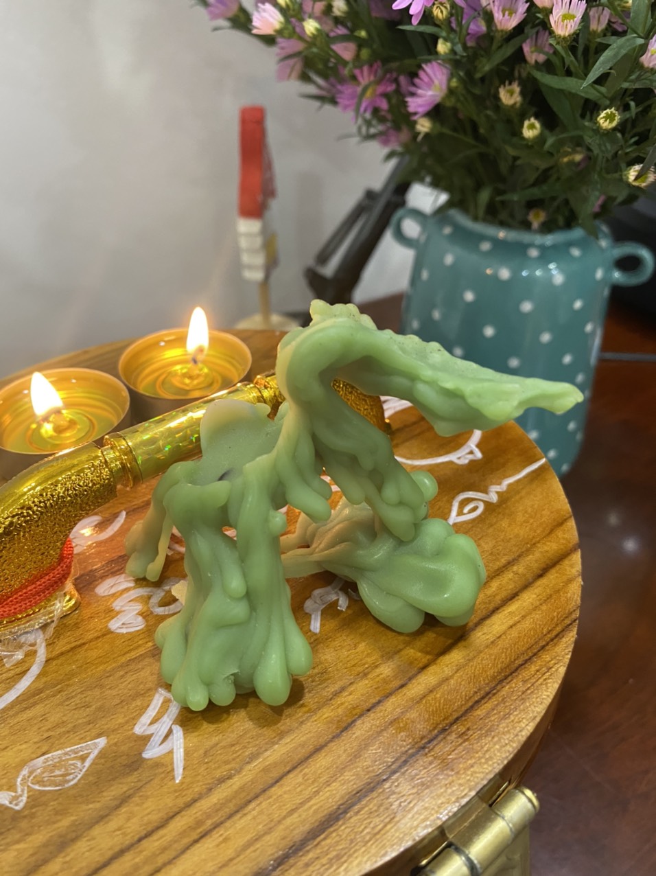 Nến rồng với mắt rồng thấy rất rõ Nến rồng với mắt rồng thấy rất rõ