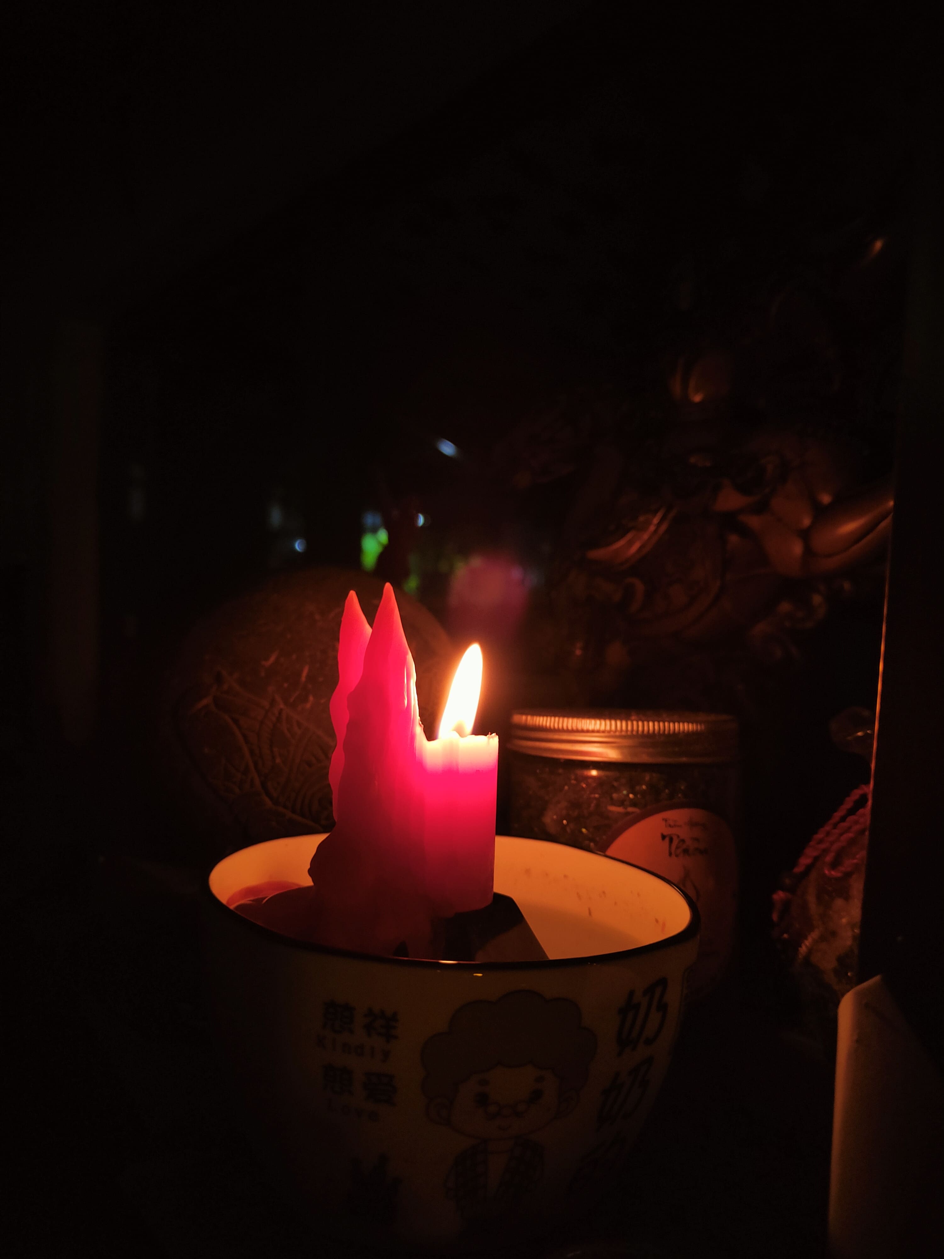 Nến chảy thành tam giác khi cúng lễ Nến chảy thành tam giác khi cúng lễ