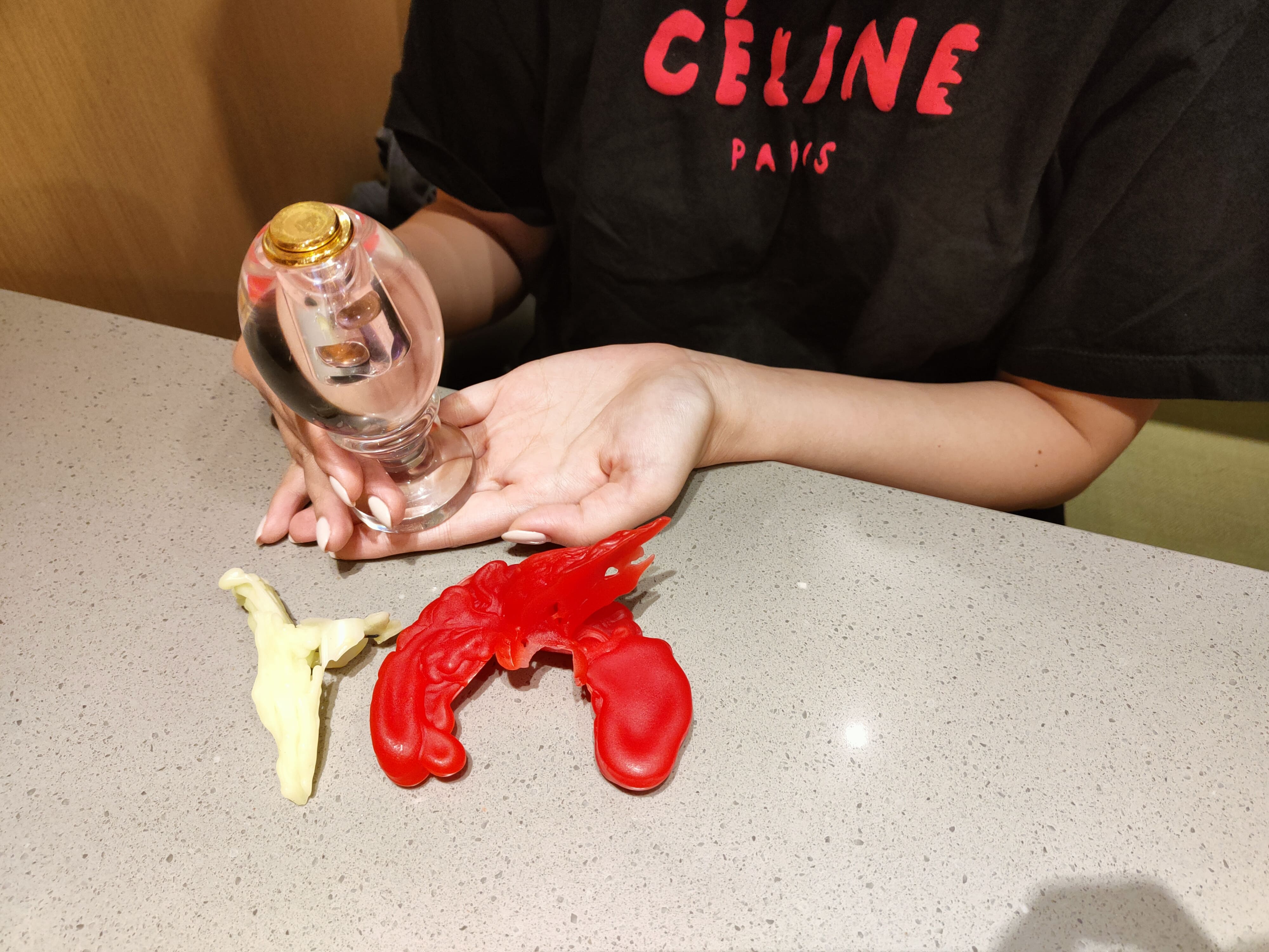 Khách cảm nhận năng lượng 9 ngọc Naga Khách cảm nhận năng lượng 9 ngọc Naga