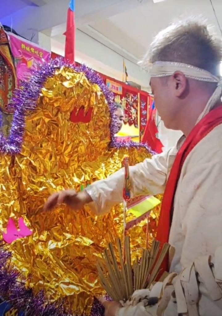 Cúng núi vàng cho oan gia Cúng núi vàng cho oan gia