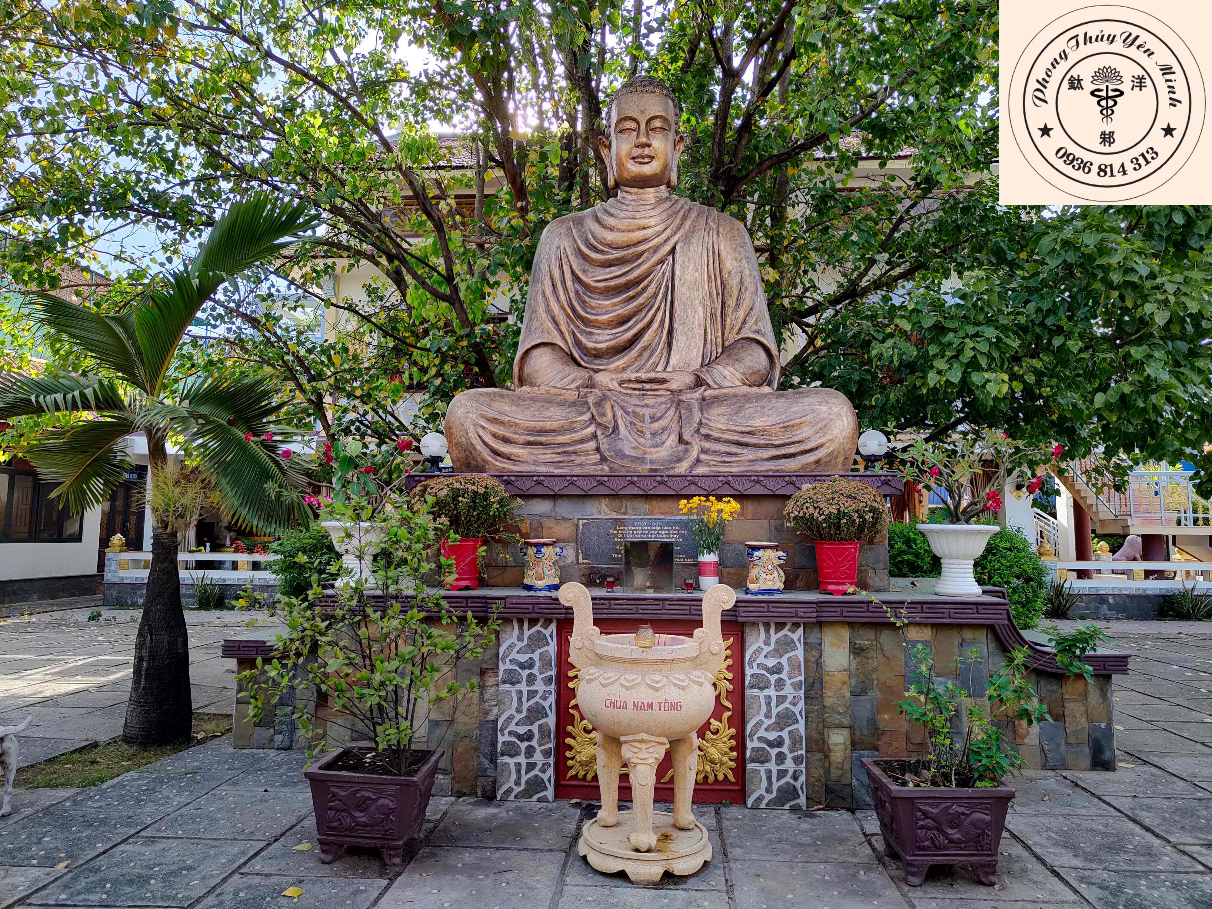 Tượng Phật Thích Ca dưới cội bồ đề Tượng Phật Thích Ca dưới cội bồ đề