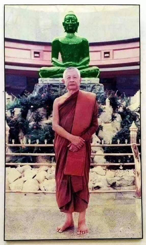 Tượng Phật Ngọc ngồi thiền bằng ngọc bích Tượng Phật Ngọc ngồi thiền bằng ngọc bích