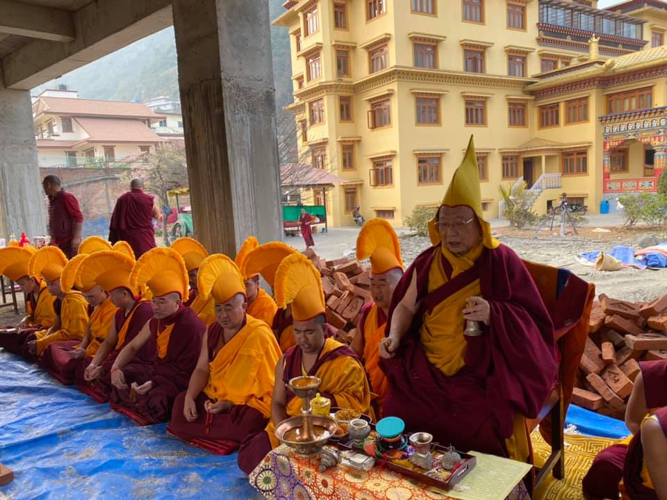 gosok rinpoche chủ trì lễ đặt cổng gosok rinpoche chủ trì lễ đặt cổng