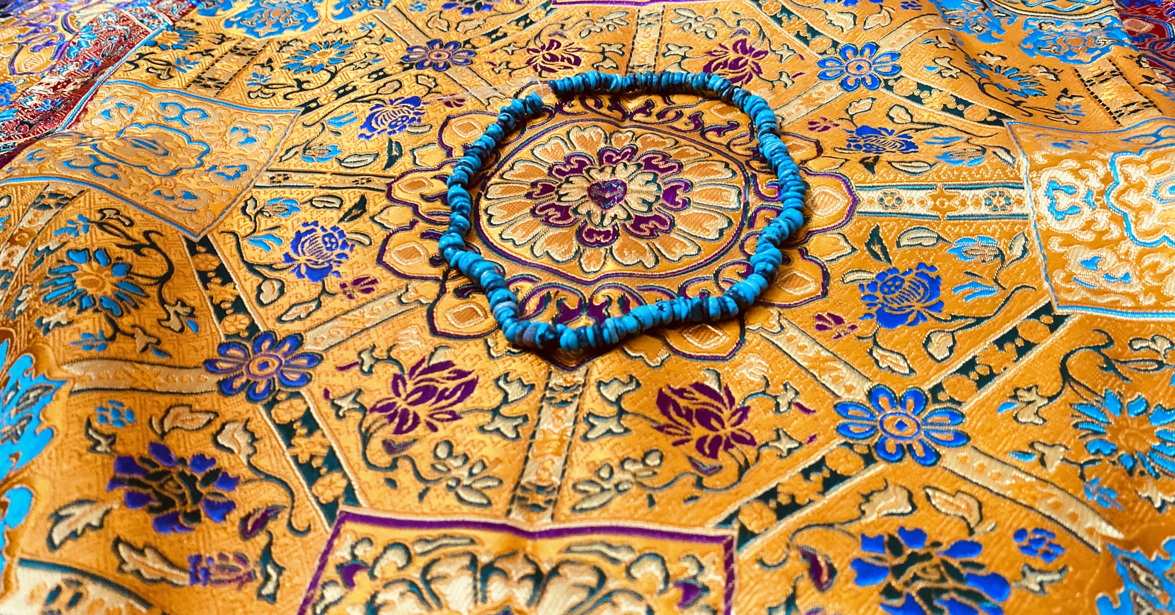 thảm trải bàn vàng thảm trải bàn vàng