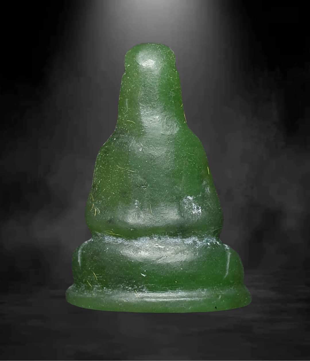 Mặt sau amulet Quan Thế Âm ngọc bích Mặt sau amulet Quan Thế Âm ngọc bích