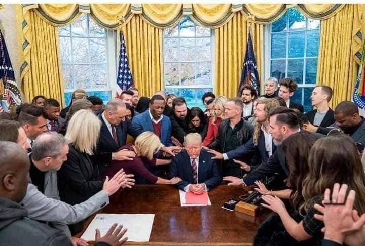 Các thầy tâm linh hỗ trợ Tổng thống Trump Các thầy tâm linh hỗ trợ Tổng thống Trump