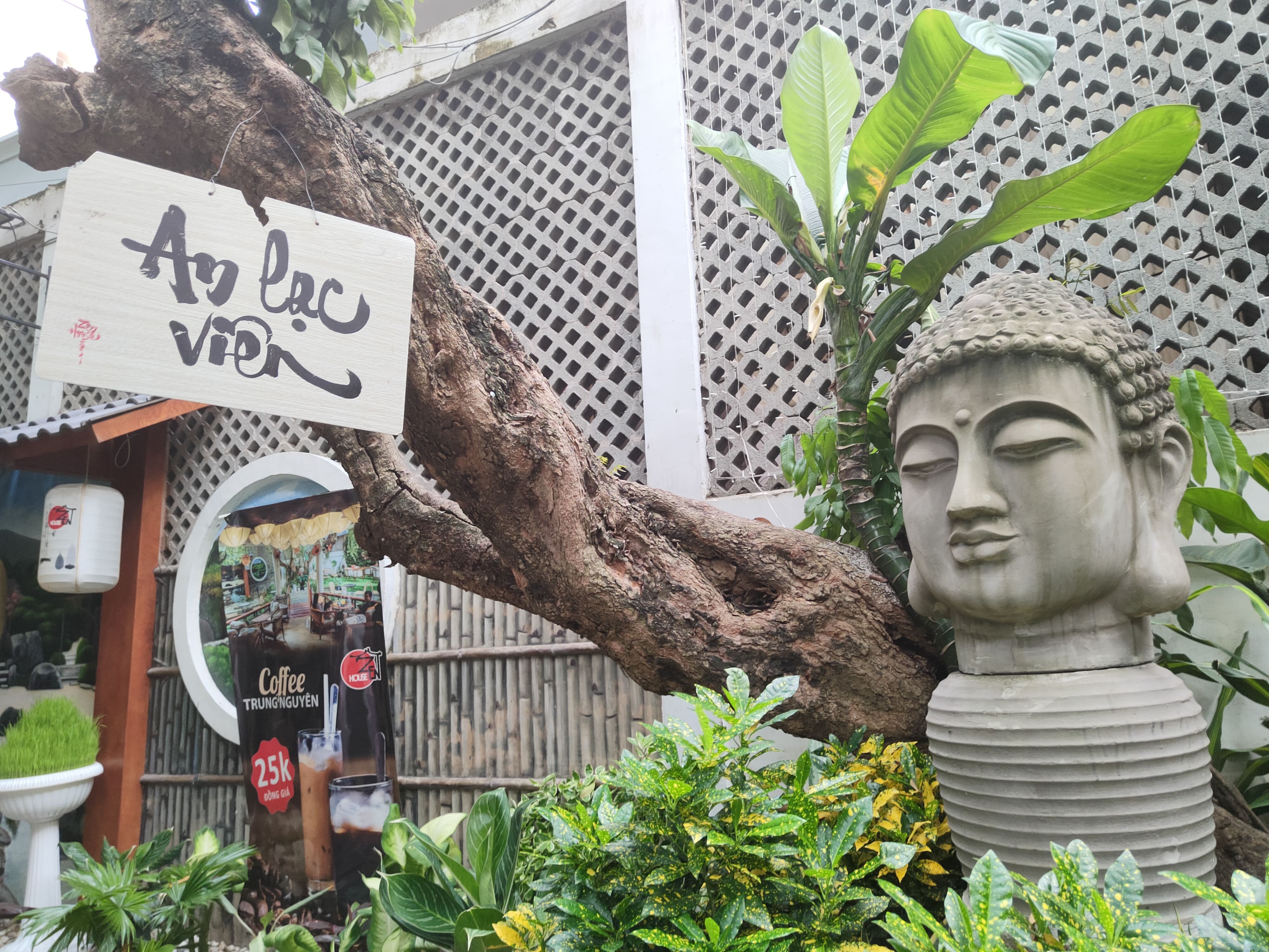 Không gian thiền định giúp khách dễ dàng cảm nhận năng lượng gia trì từ Chư Phật, Lersi Không gian thiền định giúp khách dễ dàng cảm nhận năng lượng gia trì từ Chư Phật, Lersi