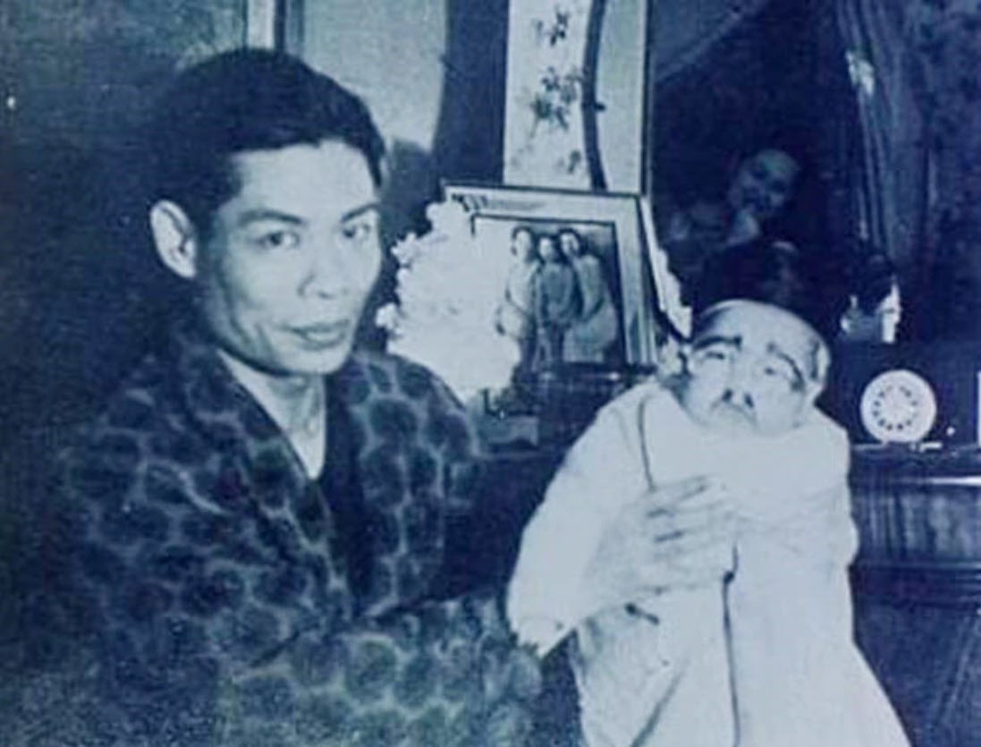 Dù tên tiểu phụng nhưng cha vẽ mày, vẽ râu lên mặt để anh mạnh mẽ, cứng cáp Dù tên tiểu phụng nhưng cha vẽ mày, vẽ râu lên mặt để anh mạnh mẽ, cứng cáp