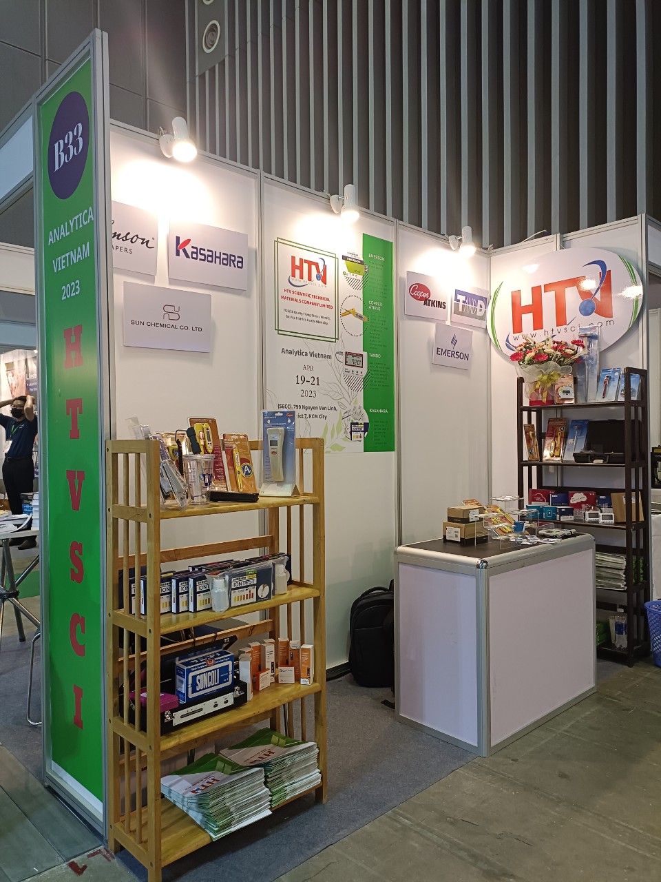 gian hang b33 cua htv