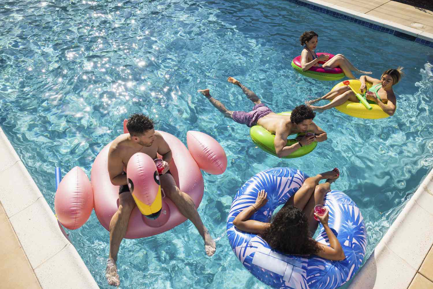 kiểm tra chất lượng nước bể bơi trong nhà