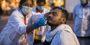 Liệu có thể sớm đạt được miễn dịch cộng đồng COVID-19?