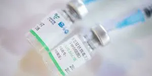 2 liều vaccine COVID-19 Sinopharm tiêm cách nhau 21 ngày có hiệu quả 79%