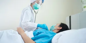 ĐỐI TƯỢNG DỄ TRỞ NẶNG KHI NHIỄM COVID-19 DÙ ĐÃ TIÊM VẮC XIN