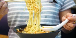 04 ĐIỀU BẠN CẦN BIẾT VỀ QUY TRÌNH CHIÊN MÌ