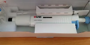 DỤNG CỤ HÚT MẪU MICROPIPETTE HÃNG DLAB