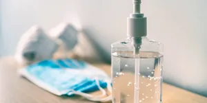 Cách làm nước rửa tay khô tại nhà