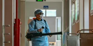 BỘ Y TẾ: CÁC CƠ SỞ Y TẾ TUYỆT ĐỐI KHÔNG PHUN KHỬ KHUẨN TRỰC TIẾP LÊN NHÂN VIÊN Y TẾ, NGƯỜI BỆNH