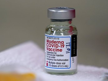 Những điều cần biết khi tiêm vaccine Moderna phòng COVID-19