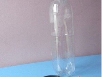 Cách làm một chiếc kính lúp đơn giản từ chai nhựa