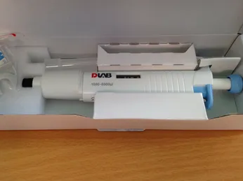 DỤNG CỤ HÚT MẪU MICROPIPETTE HÃNG DLAB