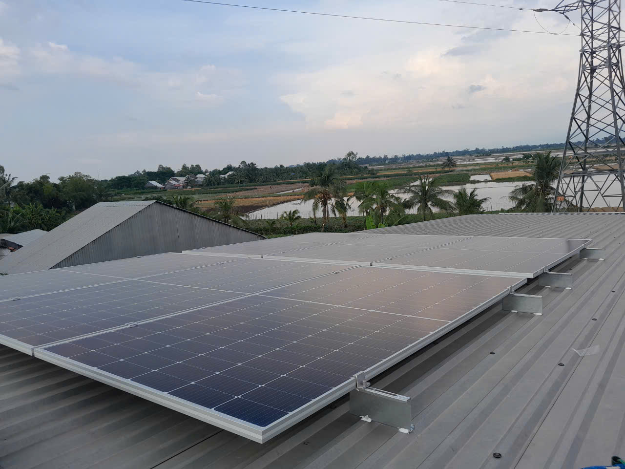 Lắp đặt tấm pin