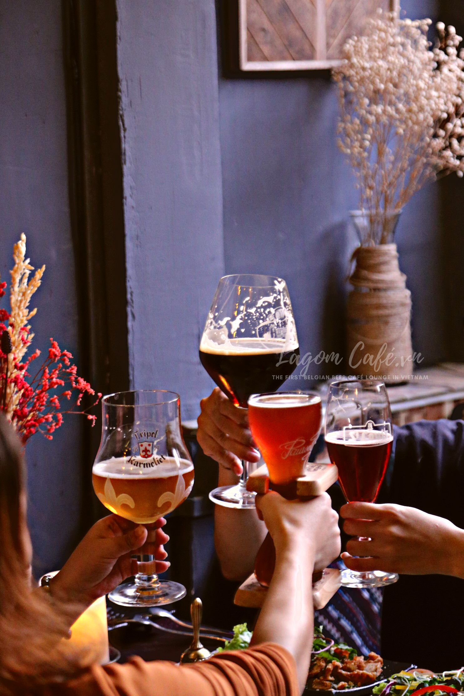 Thưởng thức bia Bỉ thủ công cao cấp tại Lagom Café cùng những người bạn...
