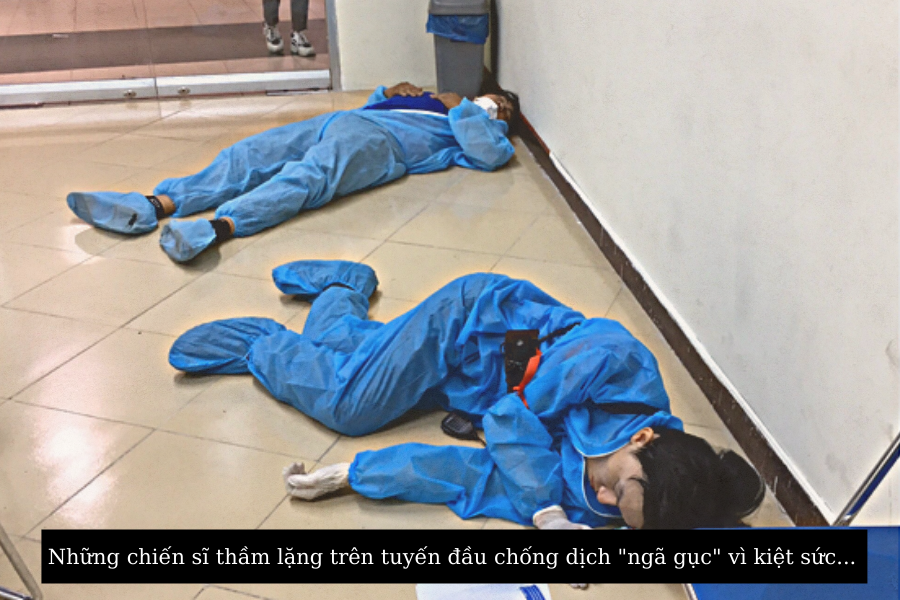 Những chiến sĩ thầm lặng trên tuyến đầu chống dịch "ngã gục" vì kiệt sức... Những chiến sĩ thầm lặng trên tuyến đầu chống dịch "ngã gục" vì kiệt sức...