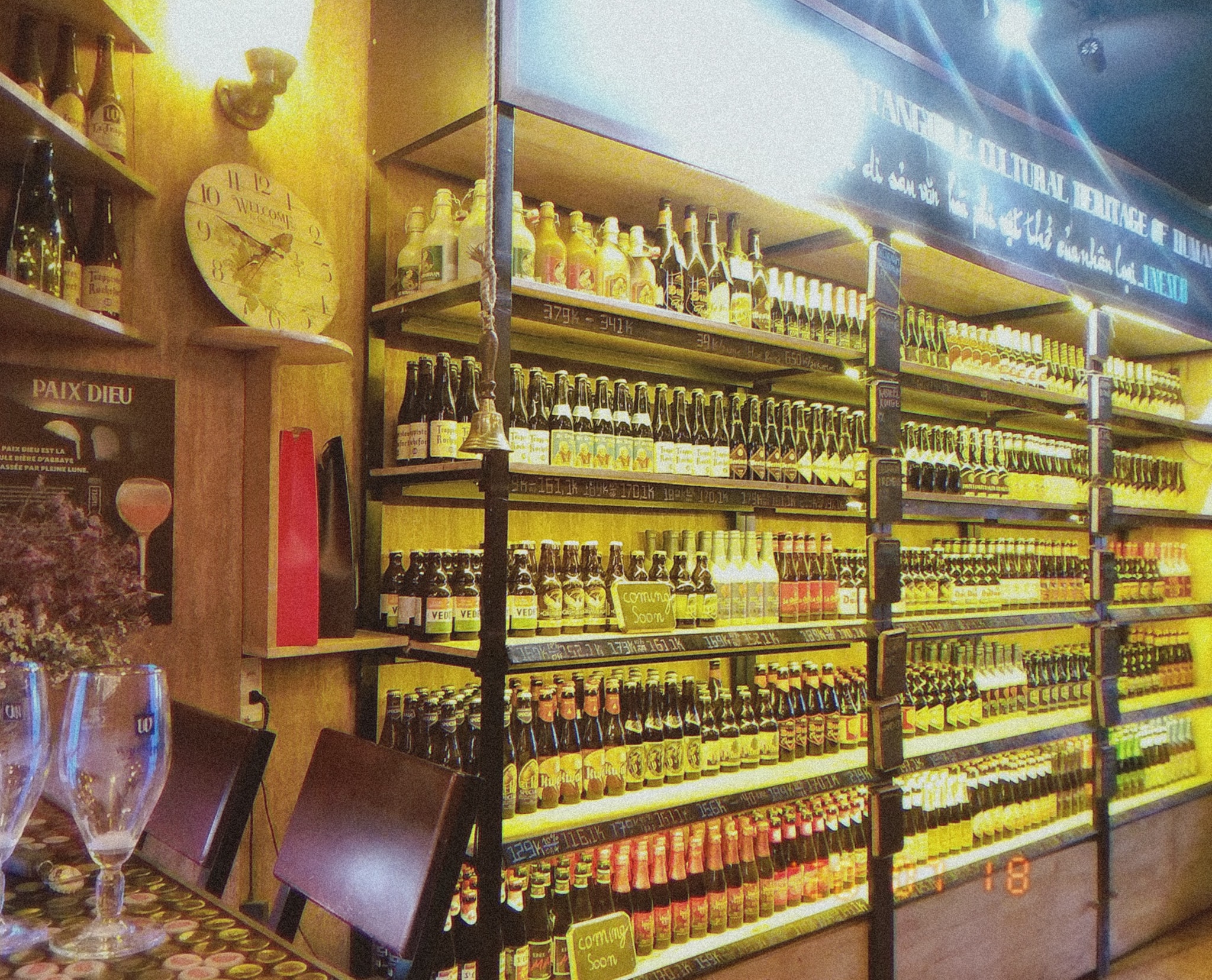 Kệ bia tại Lagom Café