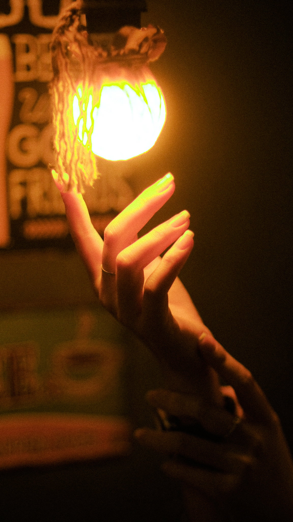 Sài Gòn, Lagom Café, ngày mưa gió & Em…