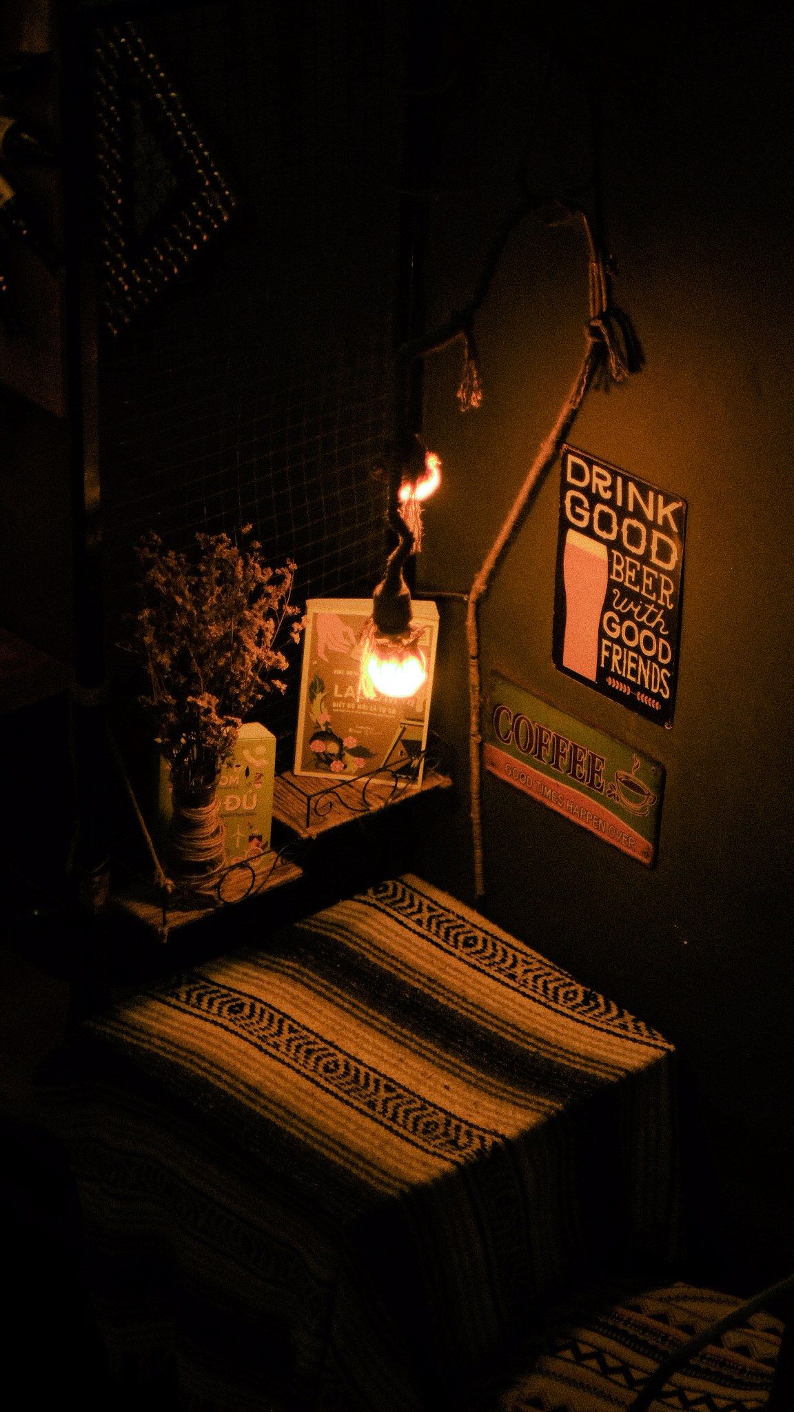 Sài Gòn, Lagom Café, ngày mưa gió & Em…