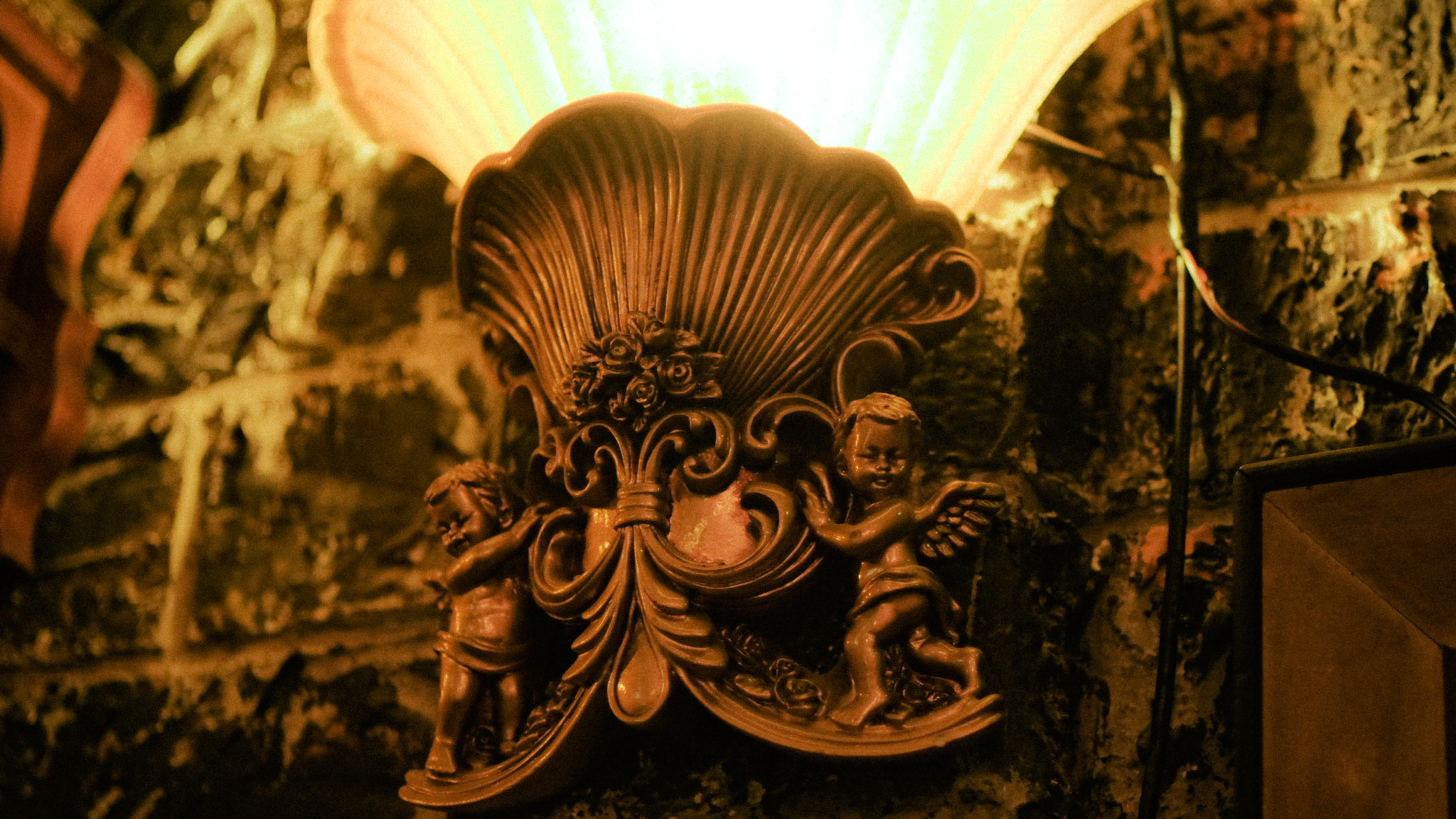 Sài Gòn, Lagom Café, ngày mưa gió và Em...