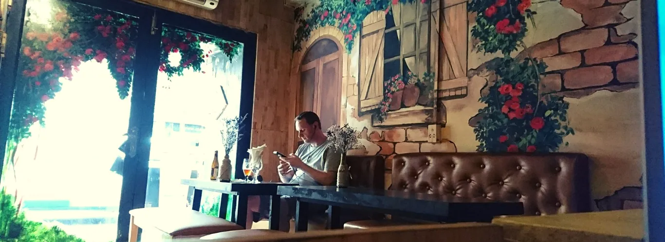 Chào mừng tới “Lagom Café - Lounge cafe cho những người biết đủ” của chúng tôi. Chúng tôi sẽ tiếp đãi bạn cùng rất nhiều tình yêu!