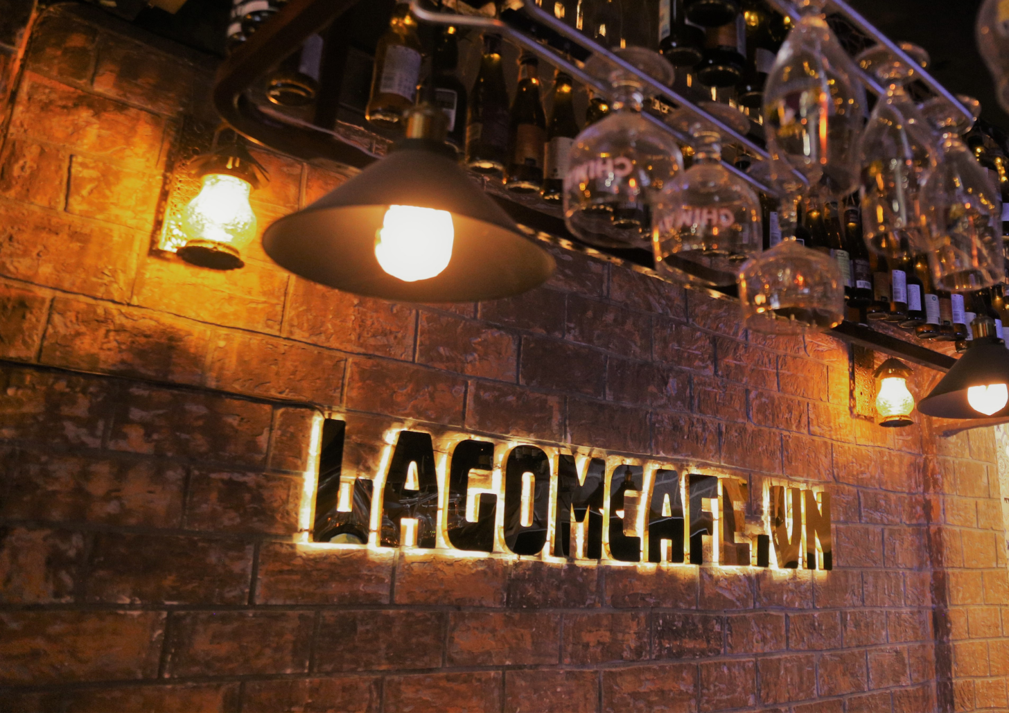 Không gian bên trong Lagom Café - lounge cafe bia Bỉ đầu tiên tại Việt Nam
