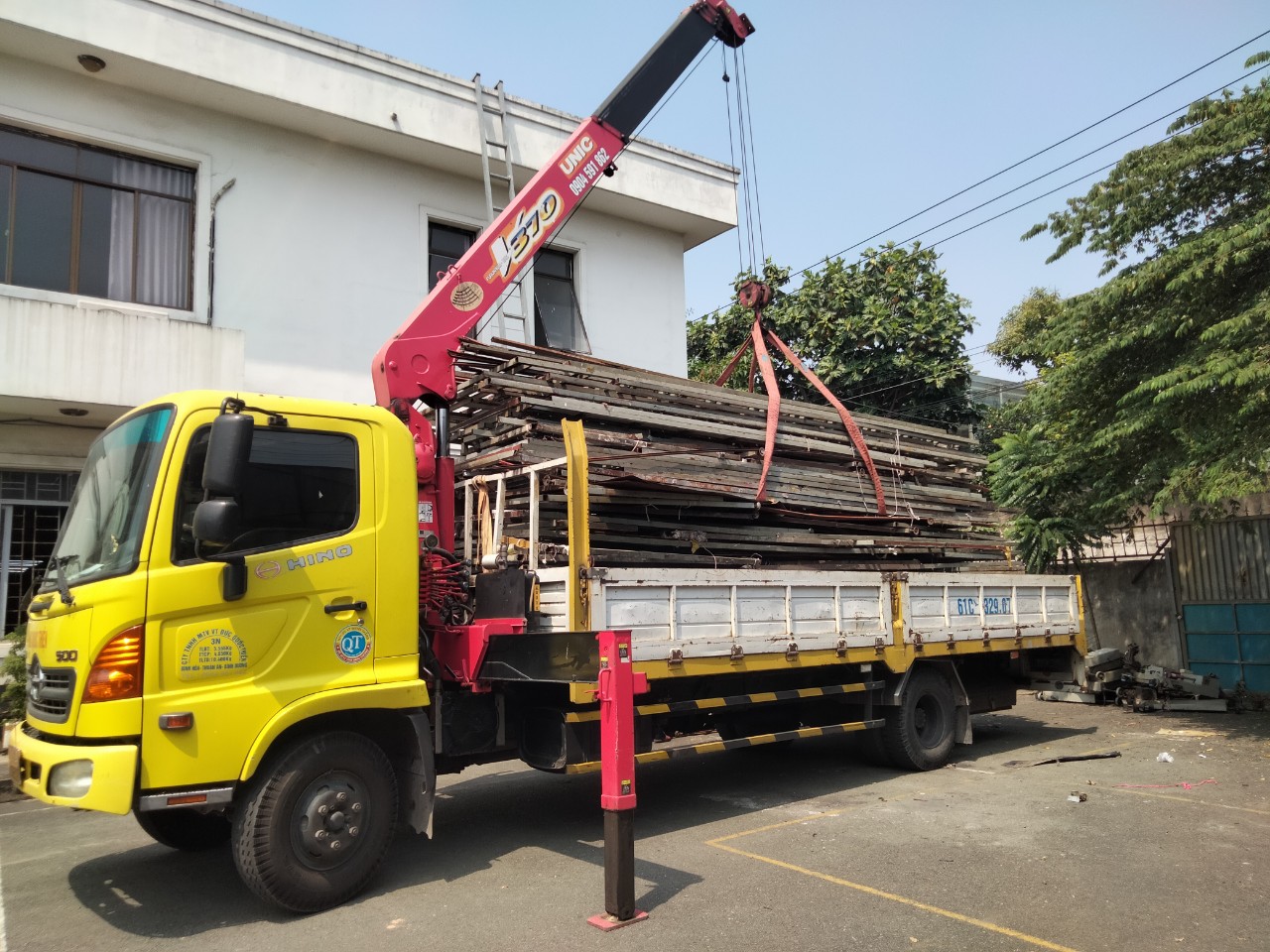 Dịch vụ cho thuê xe tải cẩu giá rẻ nhất tại khu vực Bình Phước của Đức Quốc Thiện