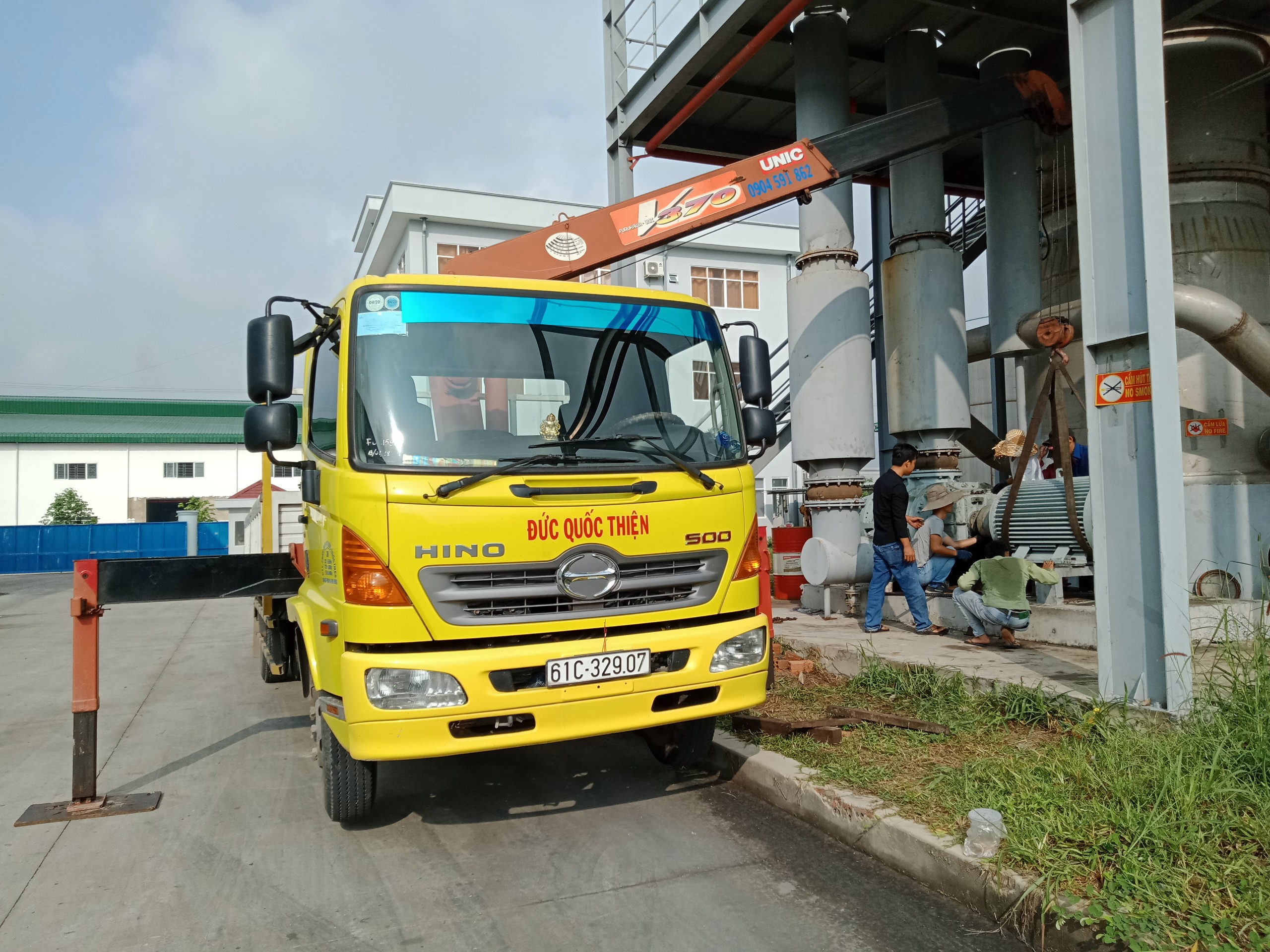 Dịch vụ cho thuê xe tải cẩu giá rẻ nhất tại khu vực Bình Phước của Đức Quốc Thiện