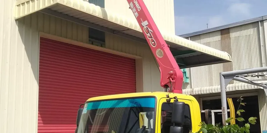Cho thuê xe cẩu nâng người Bình Dương giá rẻ - 0904 591 862  Dịch vụ chuyên nghiệp phục vụ công trình xây dựng
