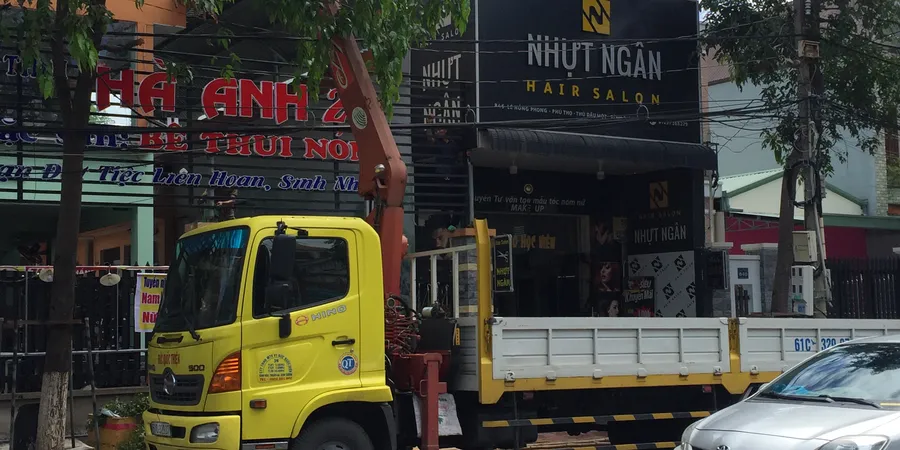 Dịch vụ cho thuê xe tải cẩu vận chuyển cẩu hạ và di dời máy móc nhà xưởng giá tốt  tại Mỹ Phước Bình Dương