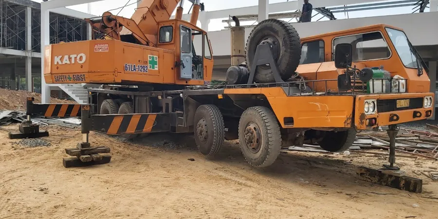 Cho thuê xe cẩu chuyên dùng từ 25 đến 50 tấn ở Bình Dương
