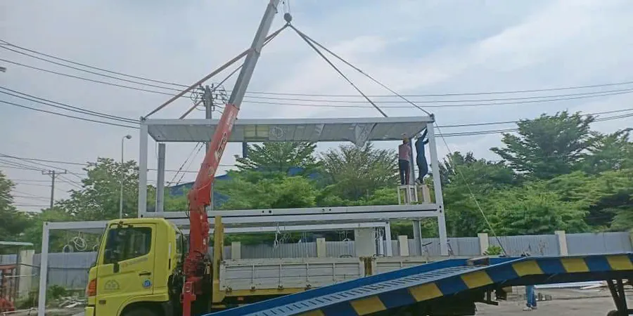 Cho thuê xe tải cẩu vận chuyển cẩu hạ hàng hoá máy móc thiết bị chuyên nghiệp tại Nam Đồng Phú