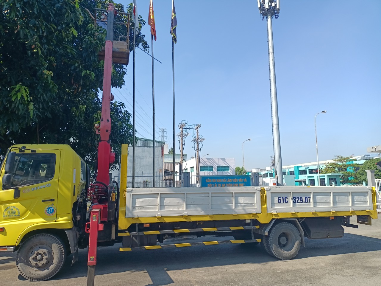 Dịch vụ cho thuê xe cẩu người chuyên nghiệp giá tốt nhất của Đức Quốc Thiện tại Long An