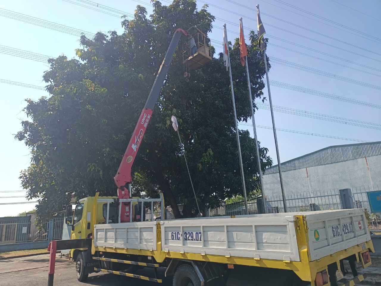 Dịch vụ cho thuê xe cẩu người chuyên nghiệp giá tốt nhất của Đức Quốc Thiện tại Long An
