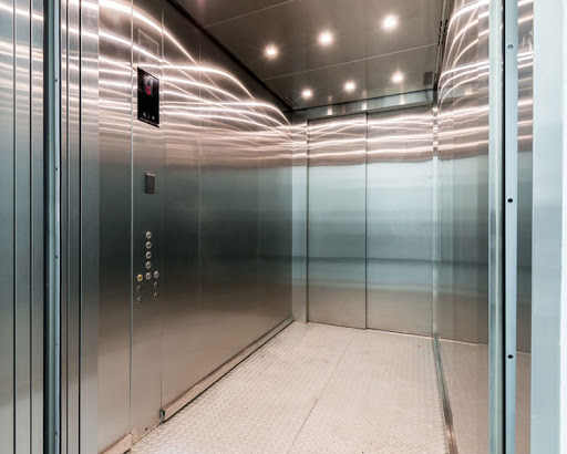 thang máy chở hàng có người đi kèm thang máy chở hàng có người đi kèm