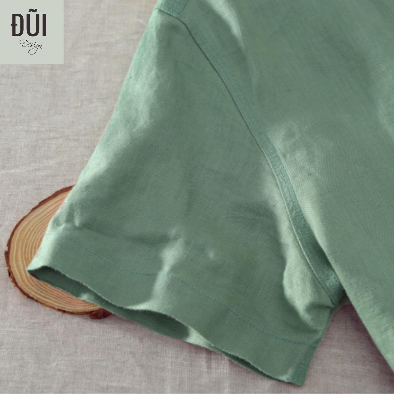 áo đũi nam cổ trụ cộc tay màu xanh lá - đũi design áo đũi nam cổ trụ cộc tay màu xanh lá - đũi design