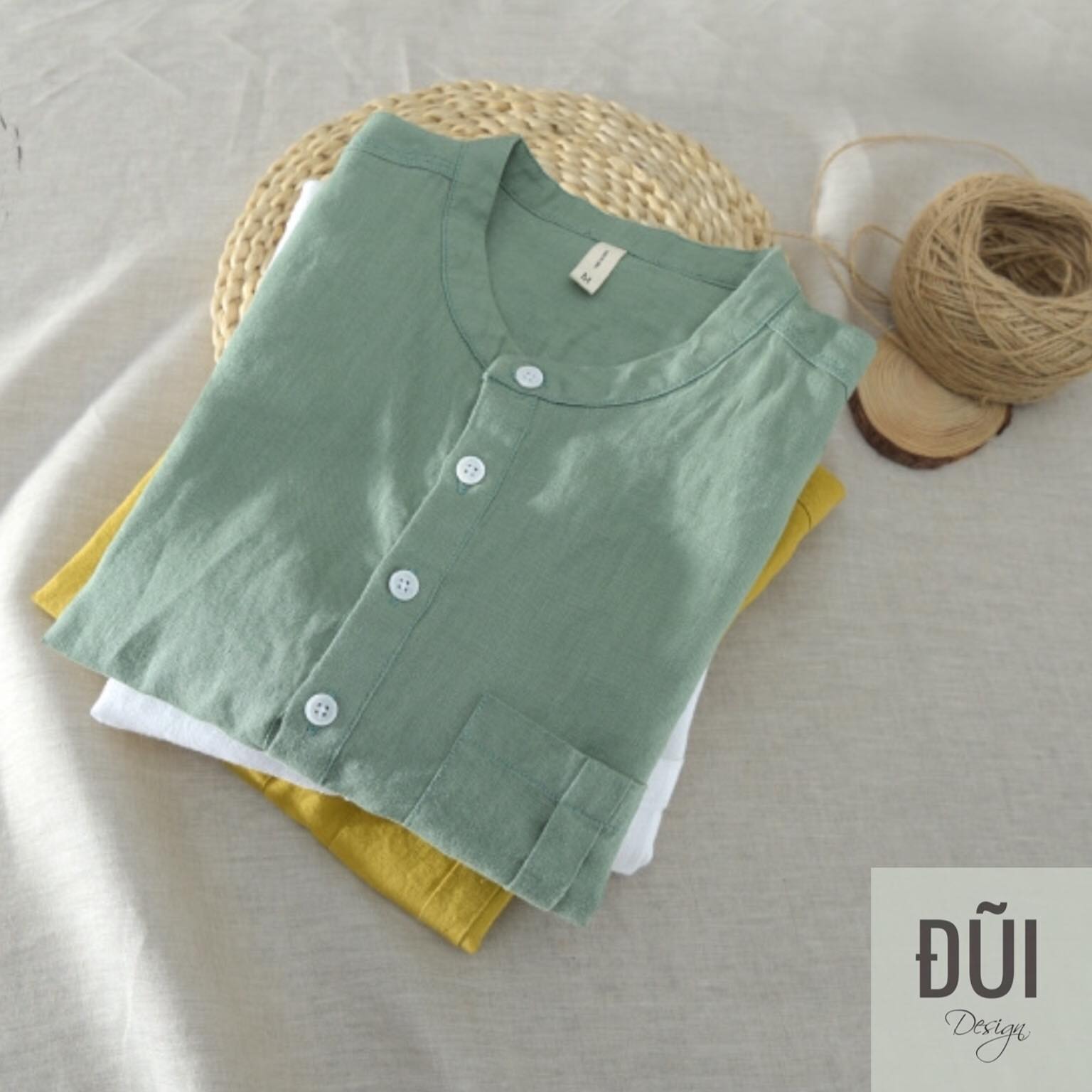 áo đũi nam cổ trụ cộc tay màu xanh lá - đũi design áo đũi nam cổ trụ cộc tay màu xanh lá - đũi design
