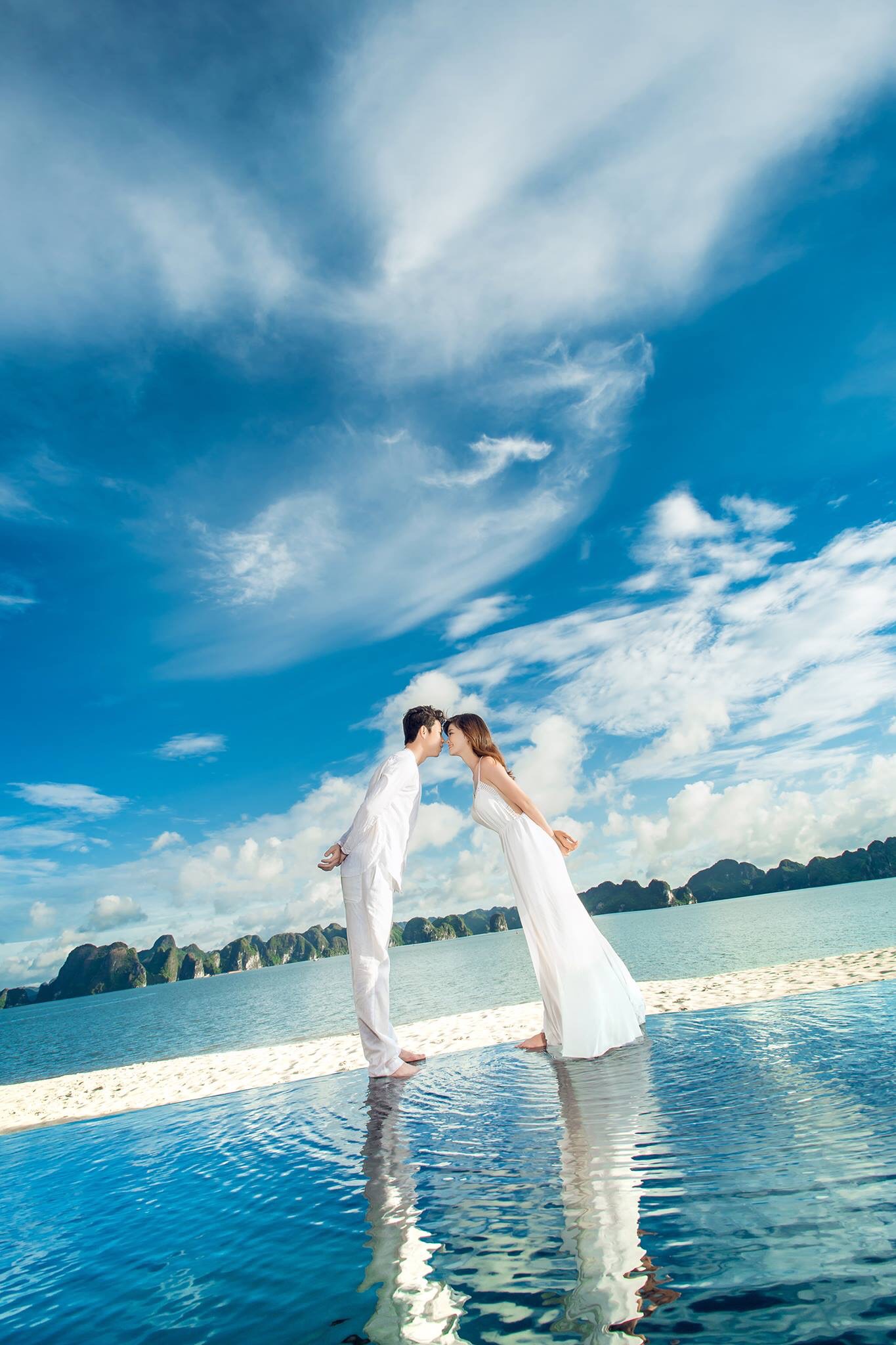 Bộ_ảnh_cưới_biển_cùng_bộ_đồ_đũi_2 z794582739814_b7699bc642afecebf7c27c15e09fc014.jpg (508 KB)