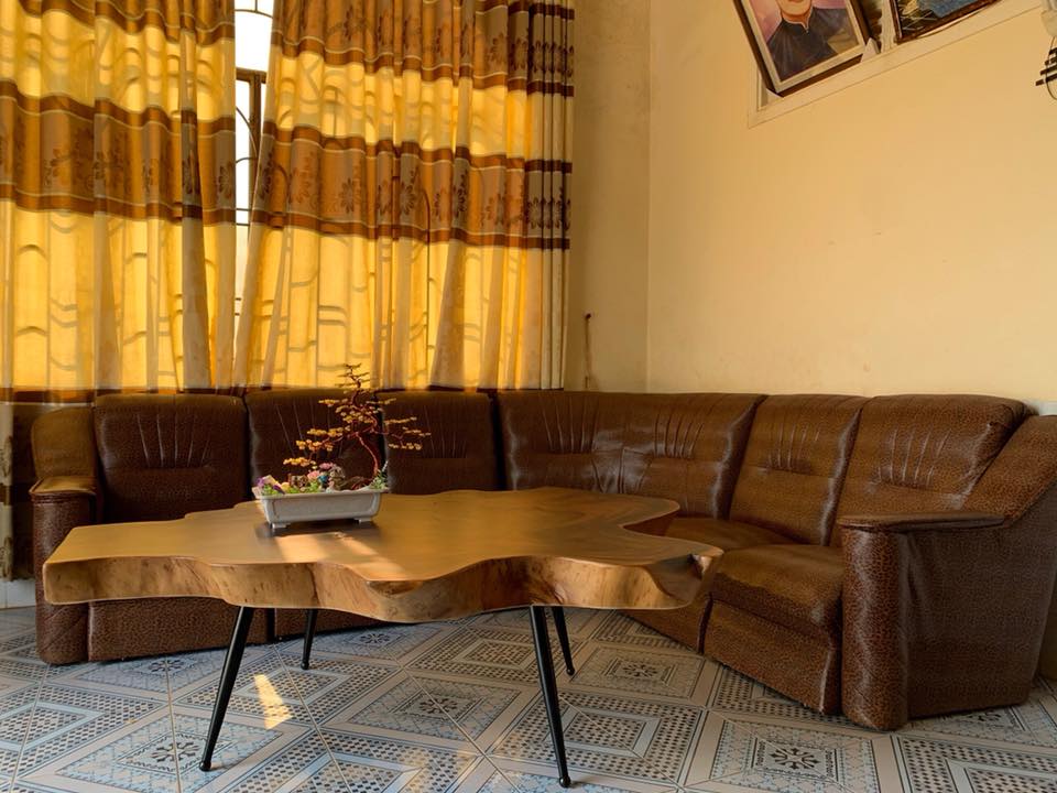Bàn sofa gỗ me tây đường kính (120-140)cm dày 10cm  Bàn sofa gỗ me tây đường kính (120-140)cm dày 10cm
